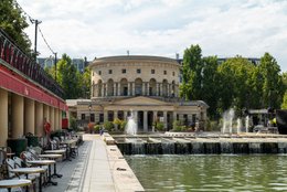 19th-arrondissement;-2006-renovation;-Architectural-heritage;-Awning;-Bassin-de-la-Villette;-Canal-Saint-Martin;-Colonnade;-France;-Île-de-France-region;-Kaleidos;-Kaleidos-images;-La-parole-à-limage;-Lock;-Paris;-Parisian-heritage;-Quay;-Rotonde-de-la-Villette;-Stepped-fountain;-Stories-Pictures;-Summer-2026;-Tarek-Charara;-Terrace-chairs